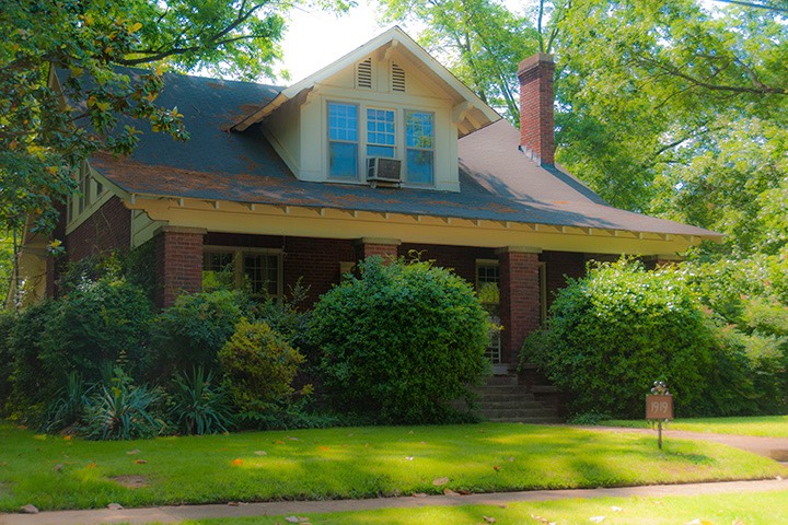 Athens,-AL-11MAY27-0997